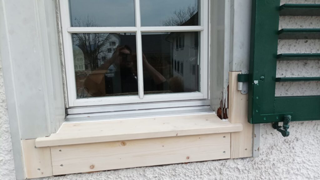 Fensterrahmen mit Holzfüllung reparieren – Schreiner Niederhasli