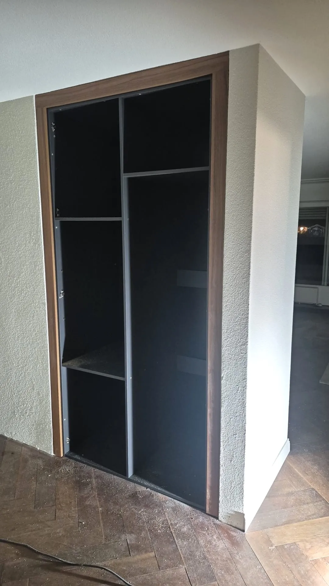 Einbauschrank passgenau eingebaut – Schreiner Zürich BEMO Montagen